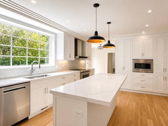 Building Photo - 2 Summit Rd