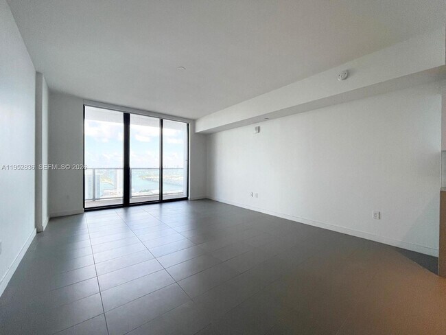 Building Photo - 1600 NE 1st Ave