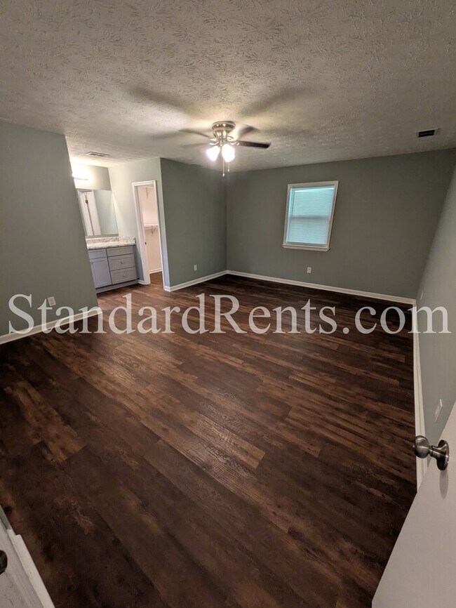 Building Photo - 8121 Winewood Way