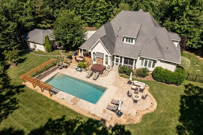 Building Photo - 246 Valley Meadow Dr