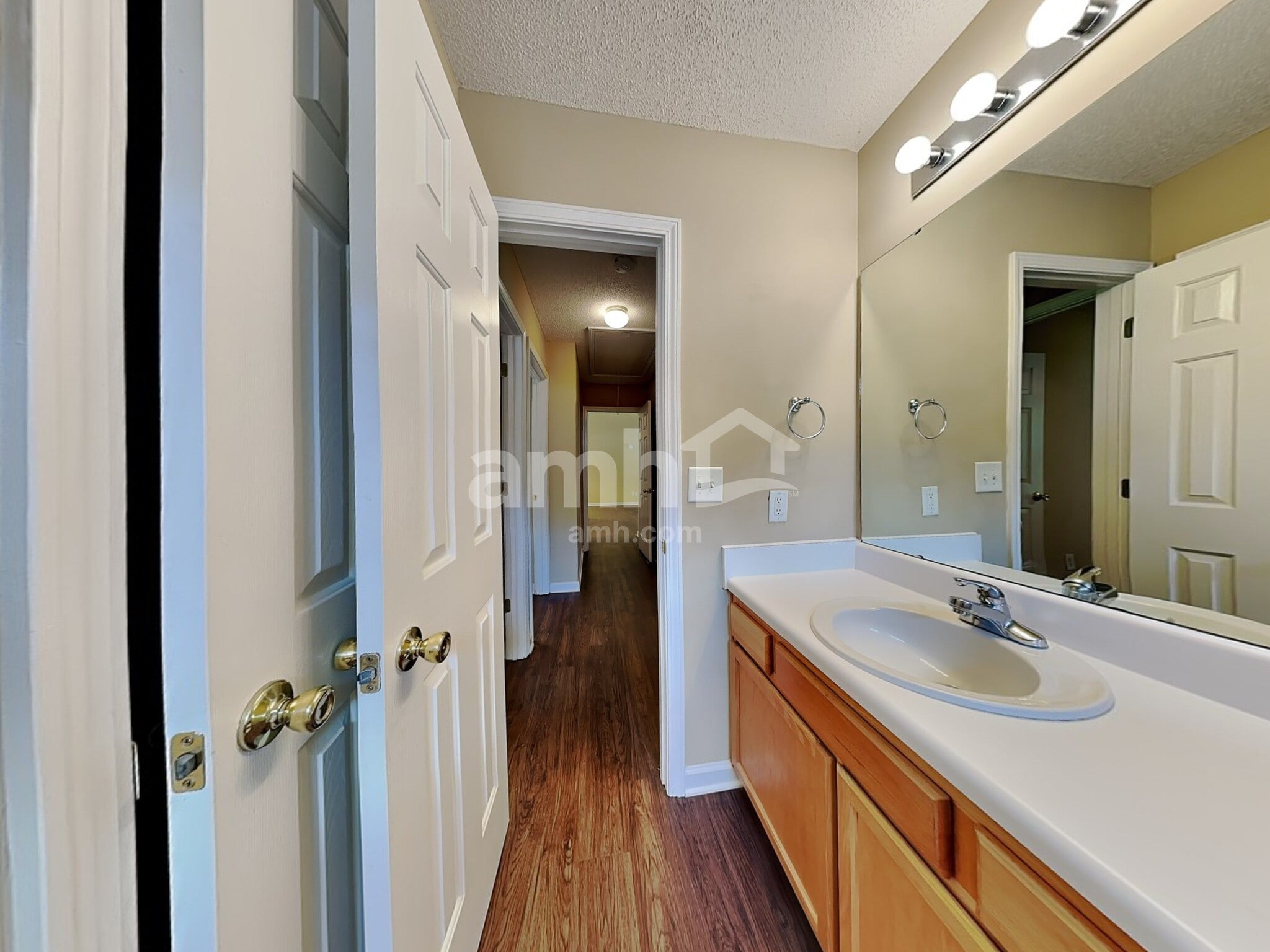 Building Photo - 213 Fiddlers Knoll Ct