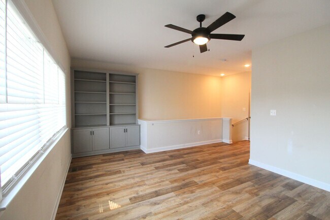 Building Photo - Spacious 4 Bedroom, 3.5 Bath Townhome with...