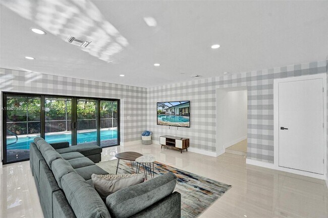 Building Photo - 1141 N North Lake Dr