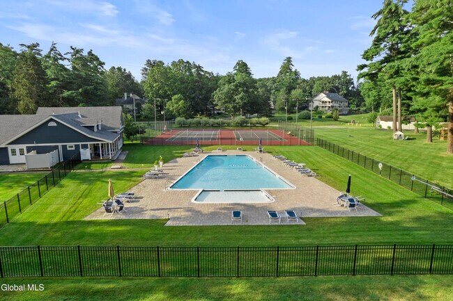 Building Photo - 19 Sarazen St