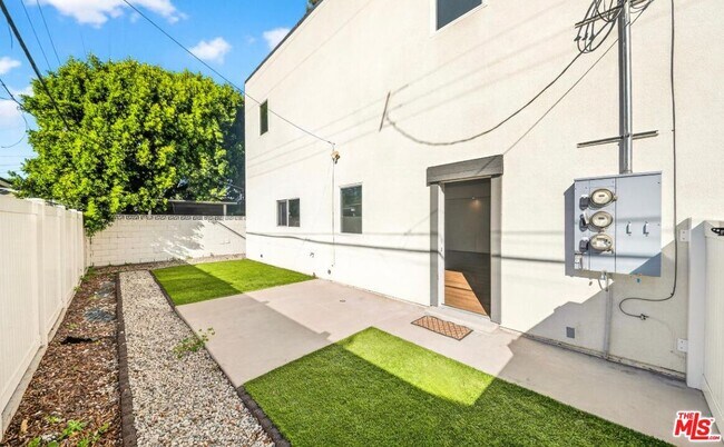 Building Photo - 5641 Riverton Ave