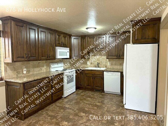 Building Photo - 876 Hollyhock Ave