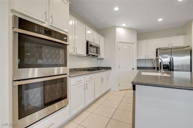 Building Photo - 1068 Riddle Glen St