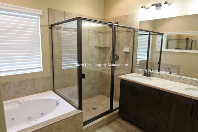 Building Photo - Beautiful Layton Home