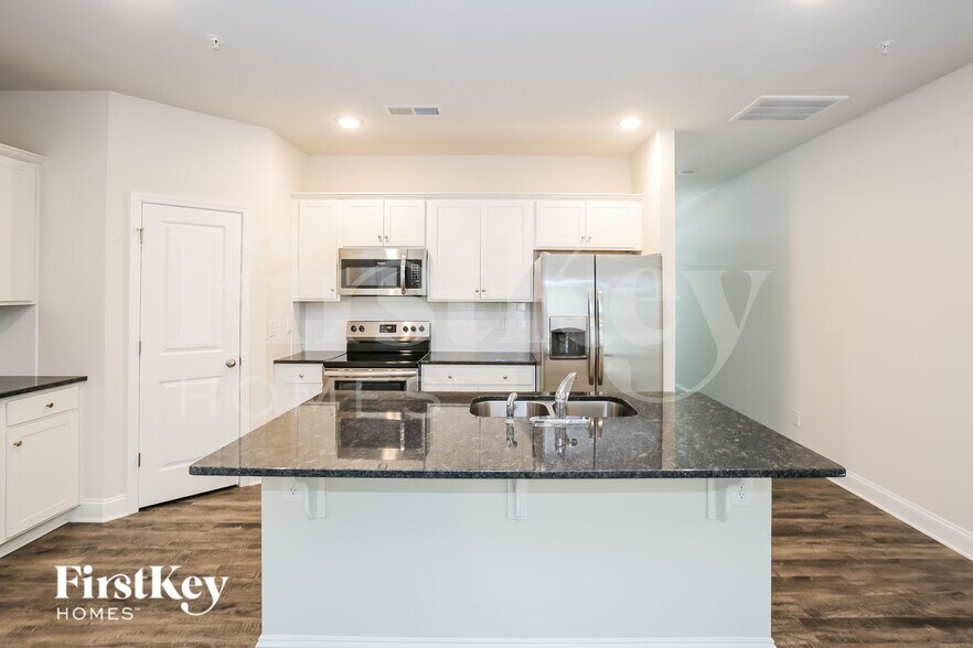 Building Photo - 2019 Cypress Village Dr NW