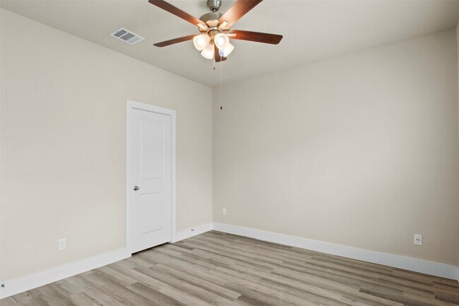 Building Photo - 9012 Lonestar Creekbend Ln