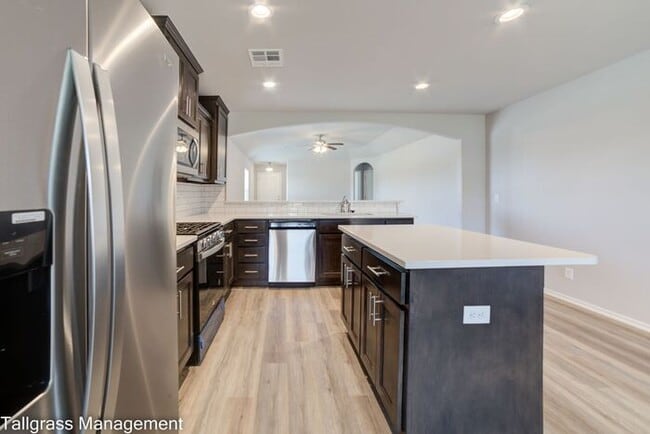 Building Photo - 4/2/2 in Broken Arrow!