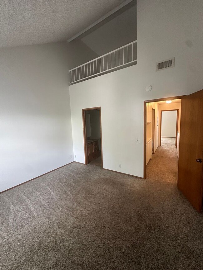 Building Photo - Beautiful 2 bed / 2.5 bath / 1,218 sqft Condo in Solana Beach - Available 01/26