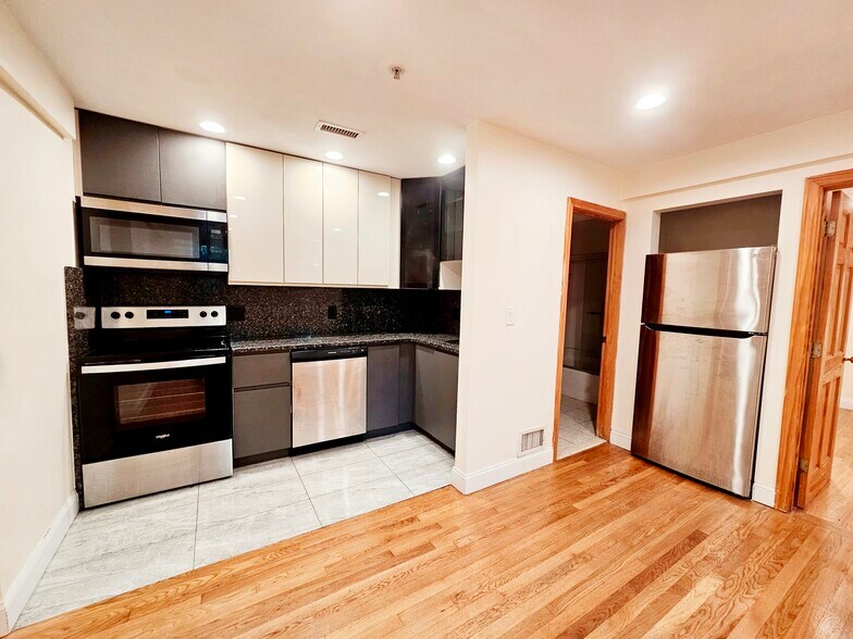 Building Photo - 1803 Beacon St