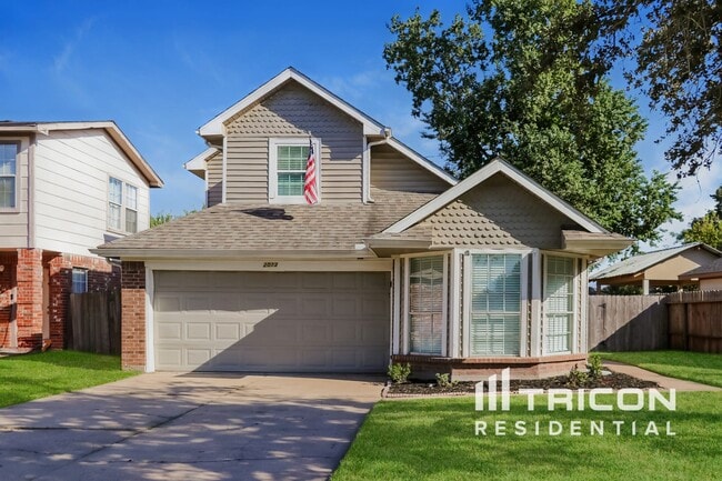 Building Photo - 2013 Greenwood Dr