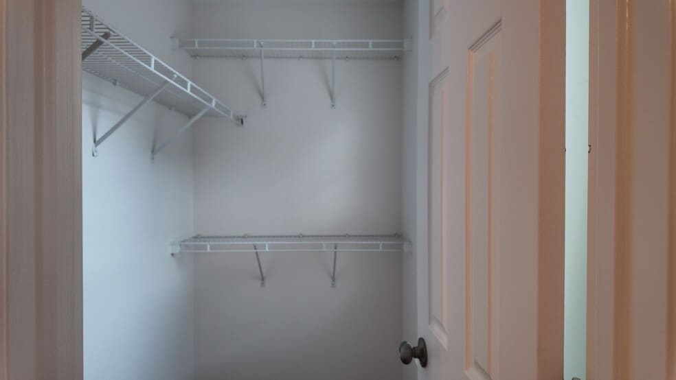 Master Bedroom walk in closet - 4094 Fountainside Ln
