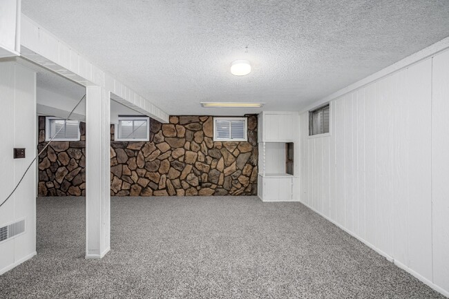 Building Photo - Perfectly remodeled 4 Bed home in Arvada