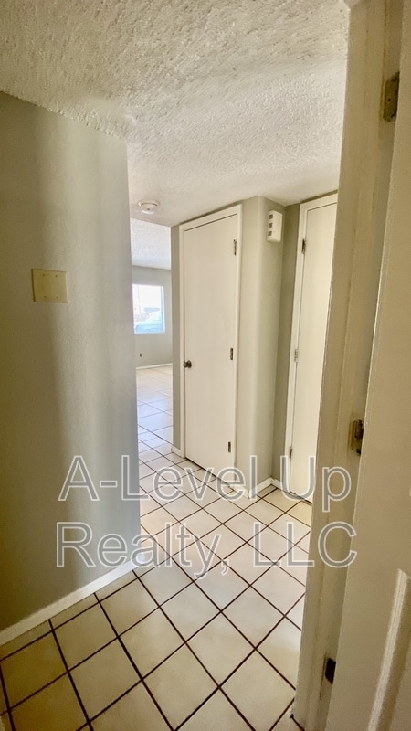 Building Photo - 1501 N Riverview Blvd