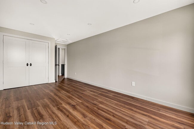 Building Photo - 176 Hudson St