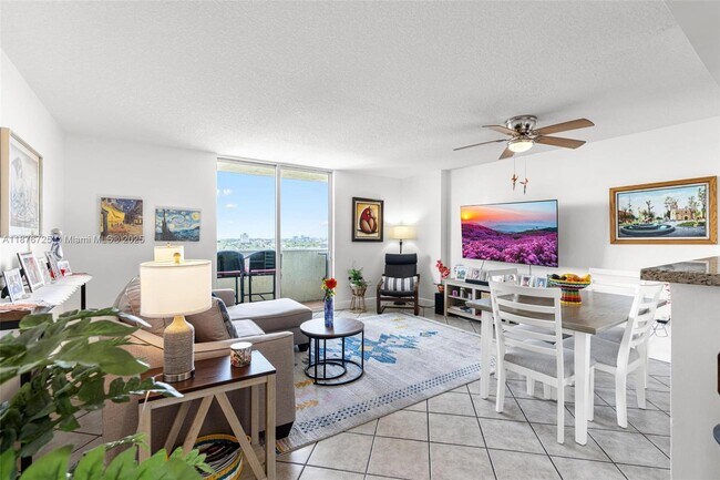 Building Photo - 3000 Coral Wy