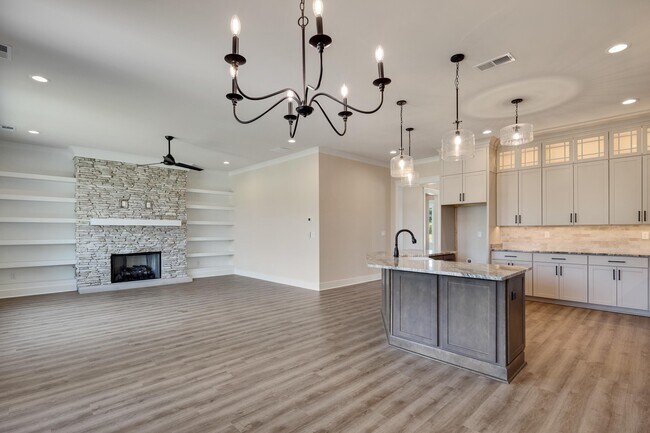 Building Photo - 5056 Jon Oak Dr