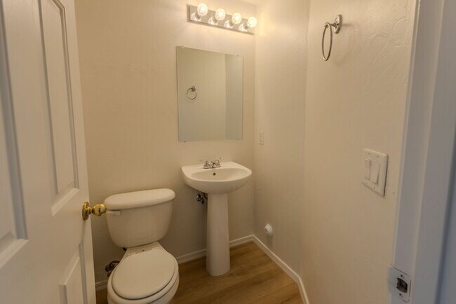 Building Photo - $500.00 MOVE-IN CREDIT TOWARDS FIRST MONTH RENT!!!!!!!! Beautiful Santa Rita Townhome in Sahuarita!!