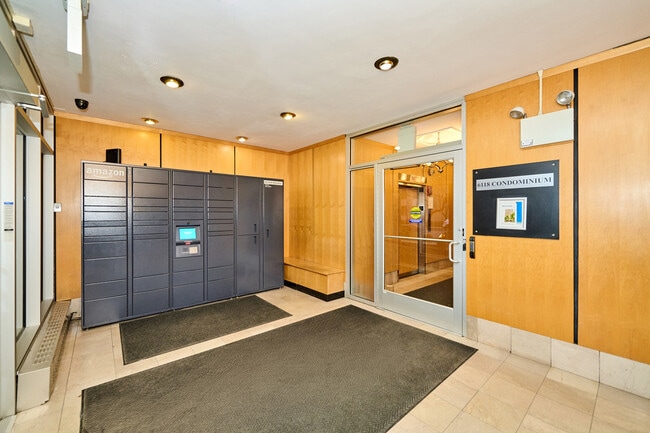 Building Photo - 6118 N Sheridan Rd