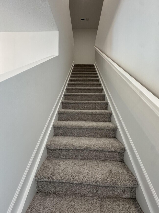 Building Photo - 14083 SW Thorens Dr