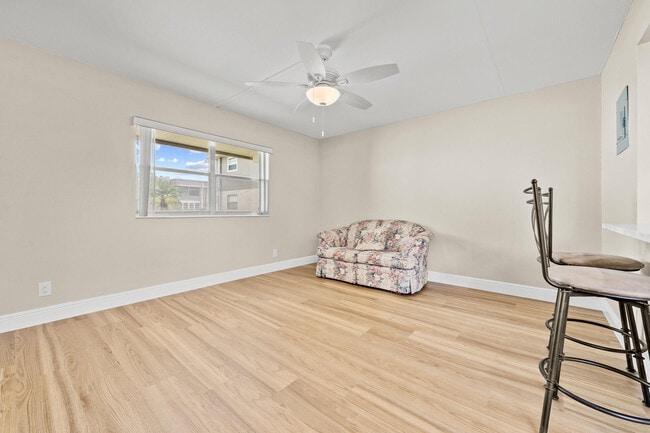 Building Photo - 723 Flanders Dr