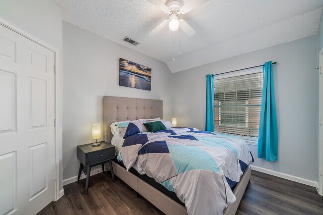 Building Photo - 10217 Napa Valley Dr