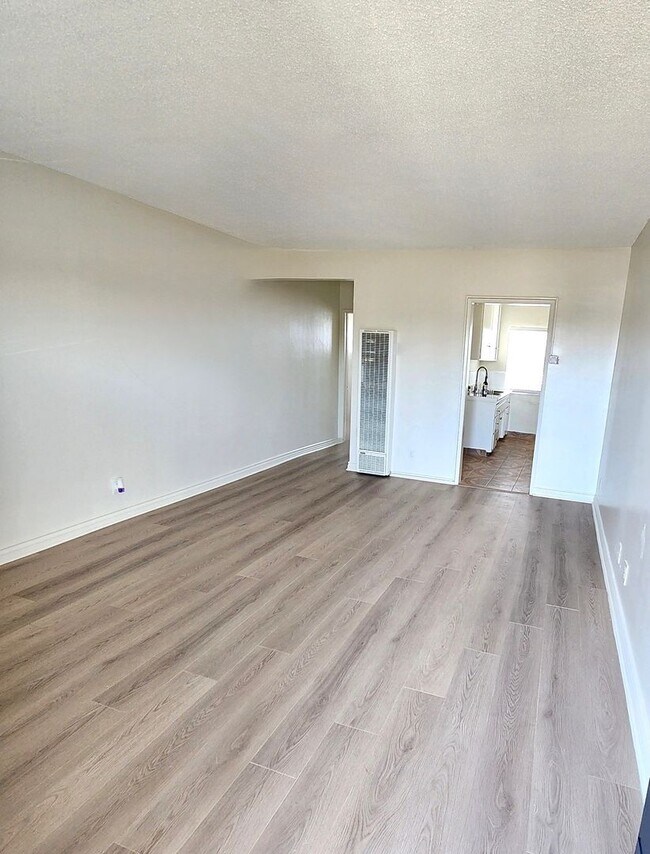 Interior Photo - HAWTHORNE 2