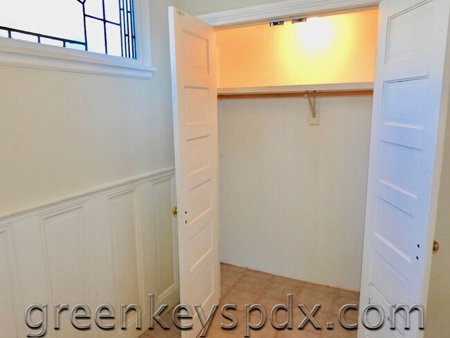 Building Photo - 10197-1136