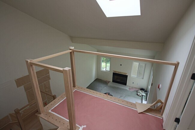 Building Photo - Completely Remodeled 3br Townhome in UTC