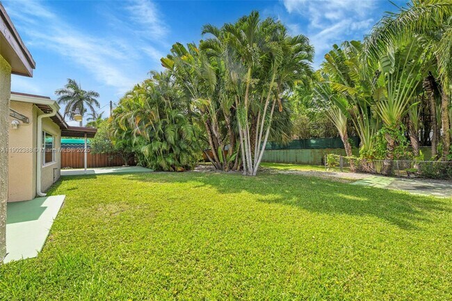 Building Photo - 1520 NE 108th St