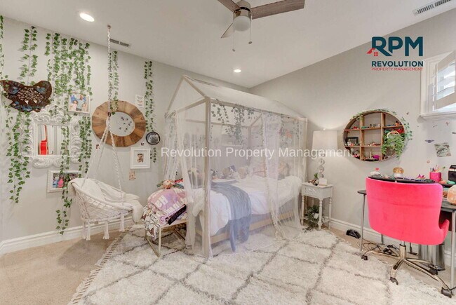 Building Photo - "Spacious Elegance: Stunning 6-Bedroom Ret...