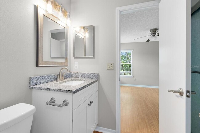 Building Photo - 2533 Grassy Point Dr