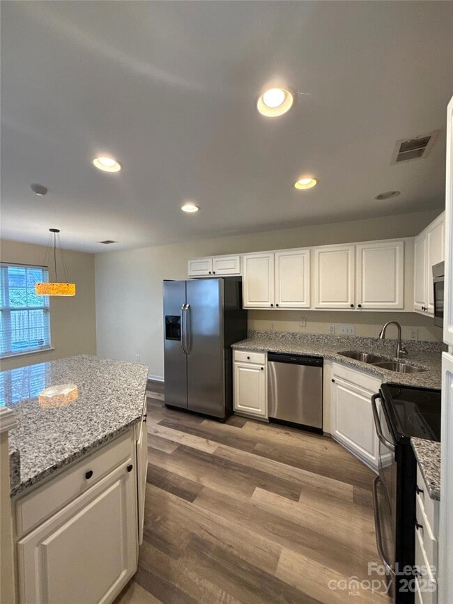 Building Photo - 10012 University Park Ln