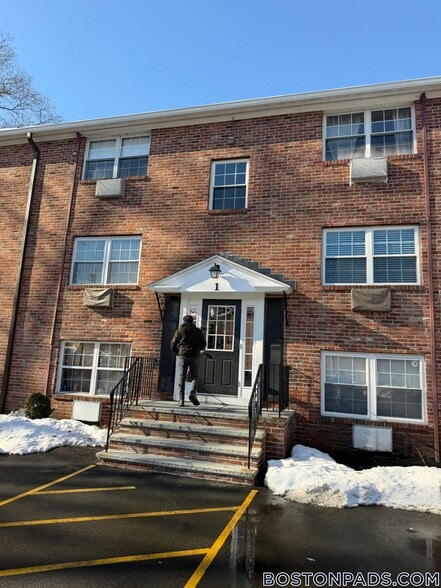 Building Photo - 1 Colonial Dr