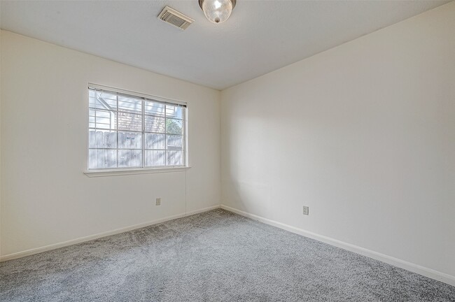 Building Photo - 7030 River Garden Dr