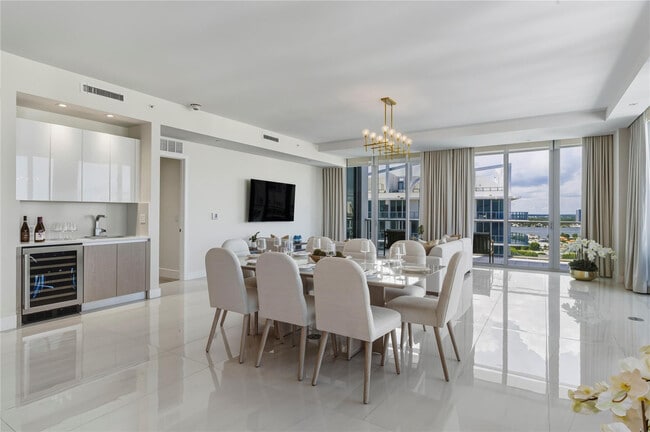 Building Photo - 3100 N Ocean Dr