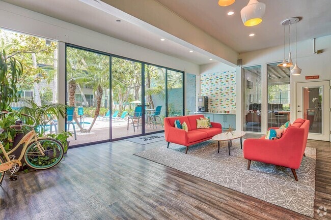 Building Photo - Rancho Los Feliz