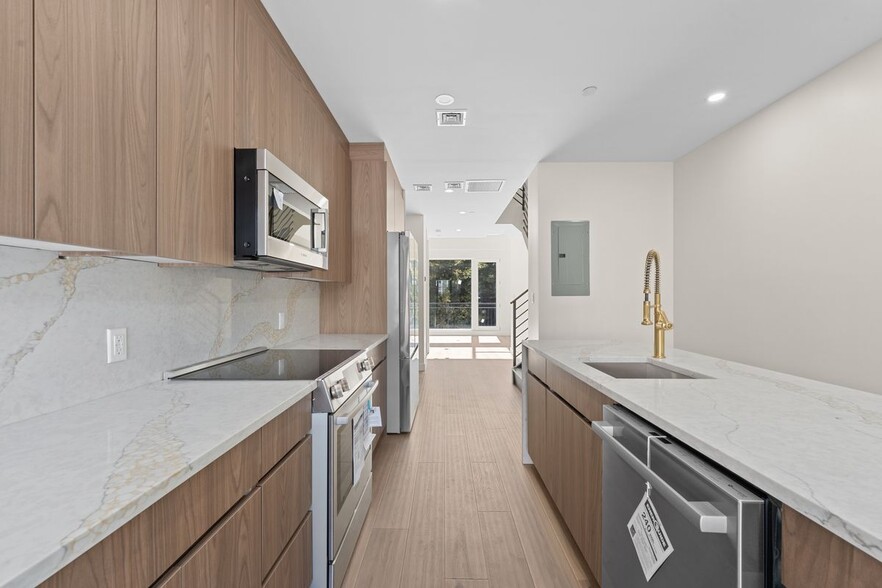 Building Photo - 312 Fenimore St