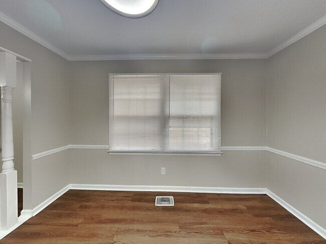 Building Photo - 1431 Lantana Dr