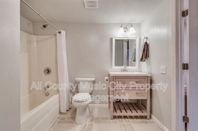Building Photo - 209 Rhine Dr