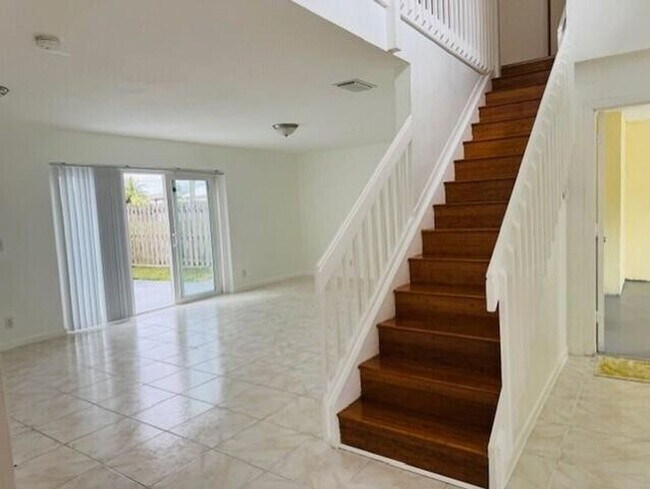 Building Photo - 6008 Strawberry Fields Way