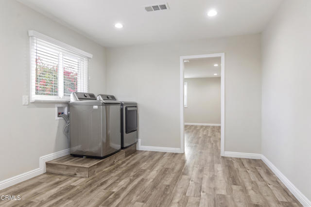 Building Photo - 744 Onarga Ave