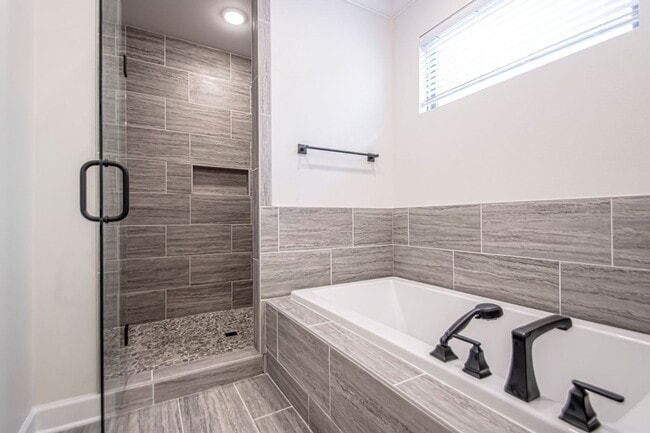 Building Photo - Newer Construction 3 bed 2 1/2 Bath, 2,020 sqft in West Little Rock