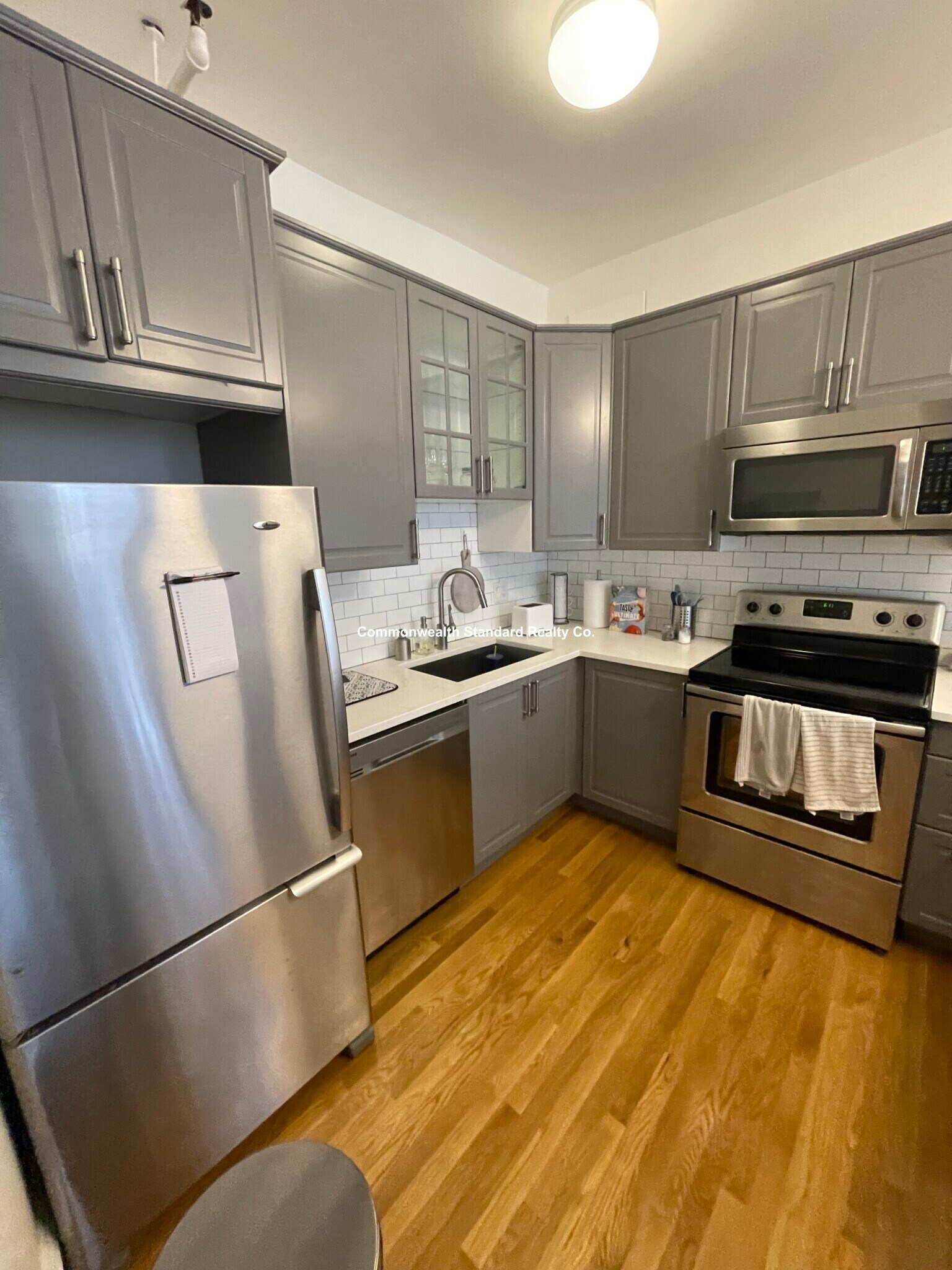 Building Photo - 922 Beacon St