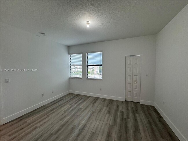 Building Photo - 10461 NW 82nd St
