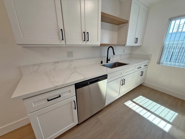 Building Photo - 520 Hayworth Ave