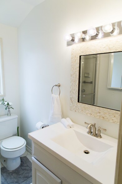 Building Photo - 11362 Homedale St